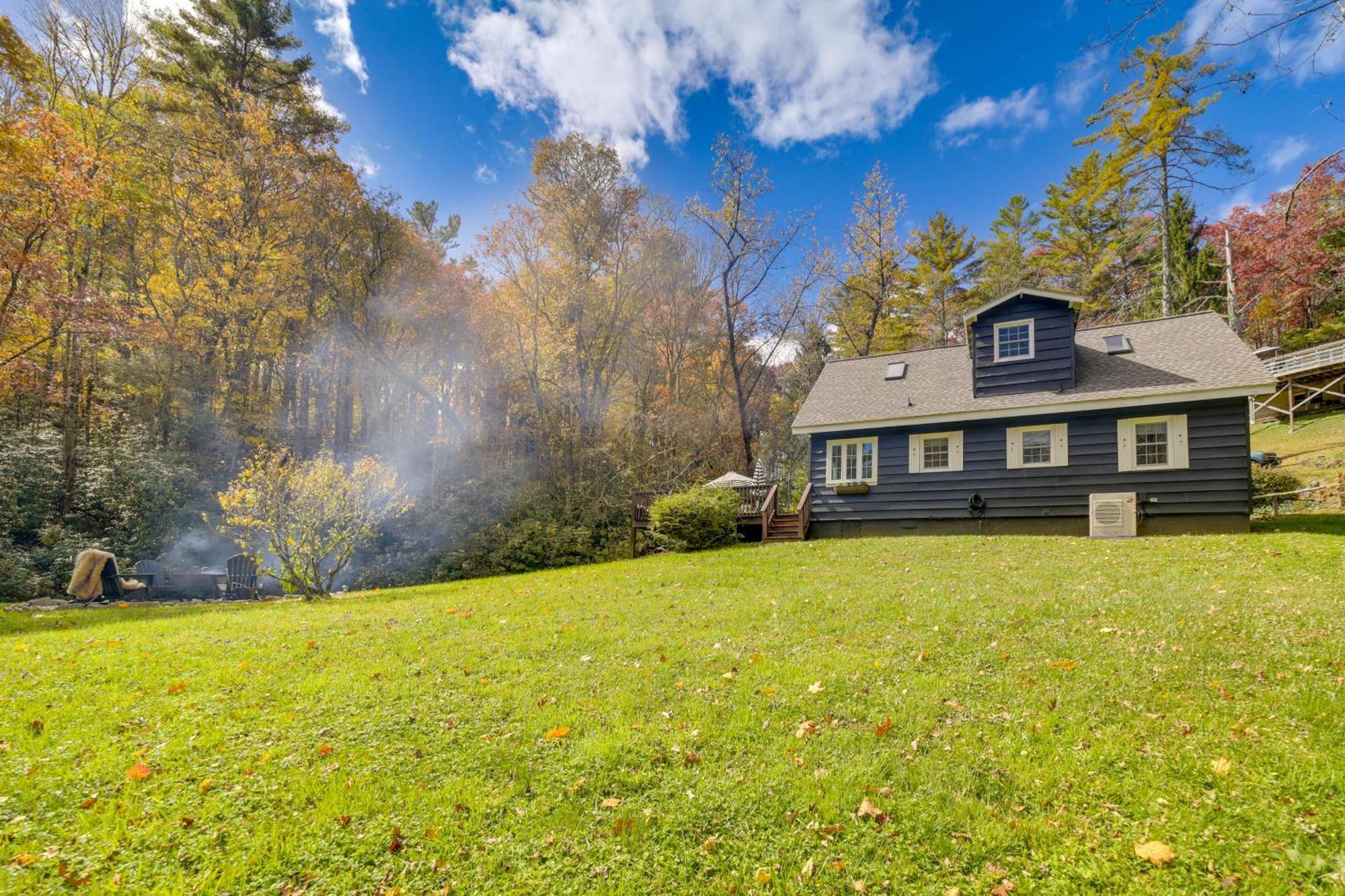 Enchanting Highlands Cottage With Pond And Falls! 외부 사진